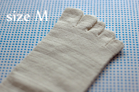 絹100％五本指靴下　Mサイズ