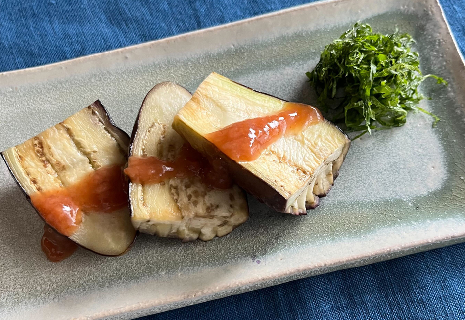 蒸し焼き茄子の梅肉みりんだれ