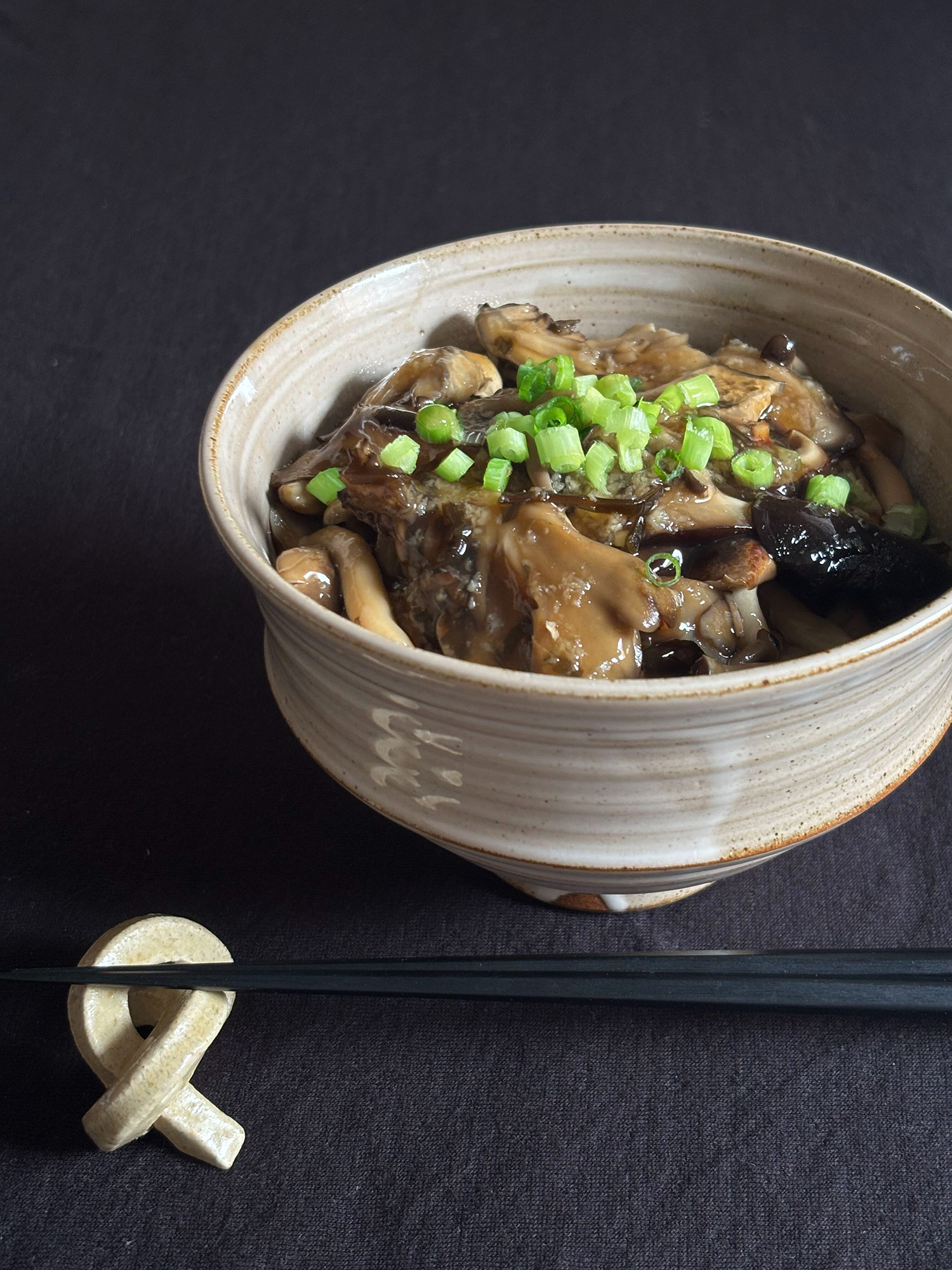 塩昆布でつくるきのこの葛あんかけご飯