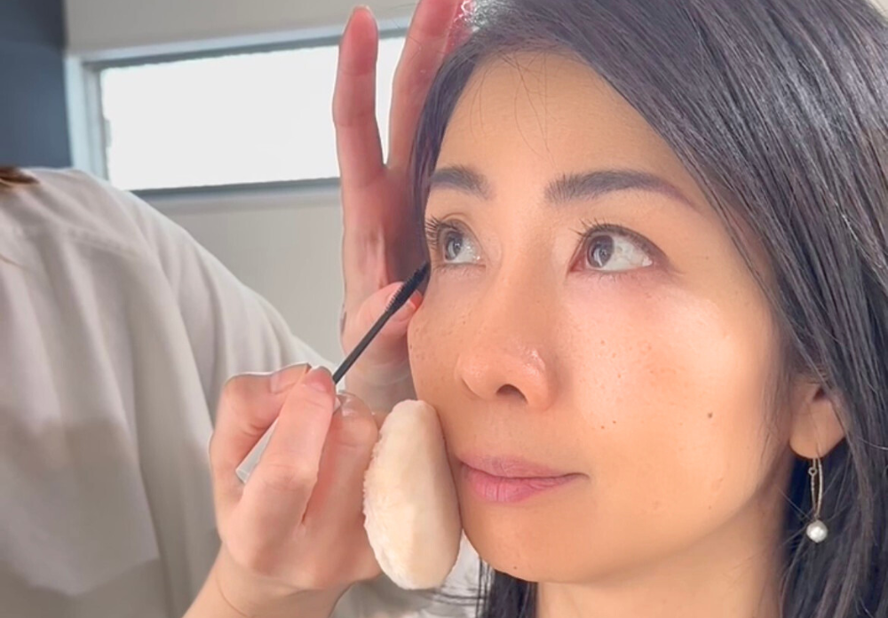 マスカラをつける