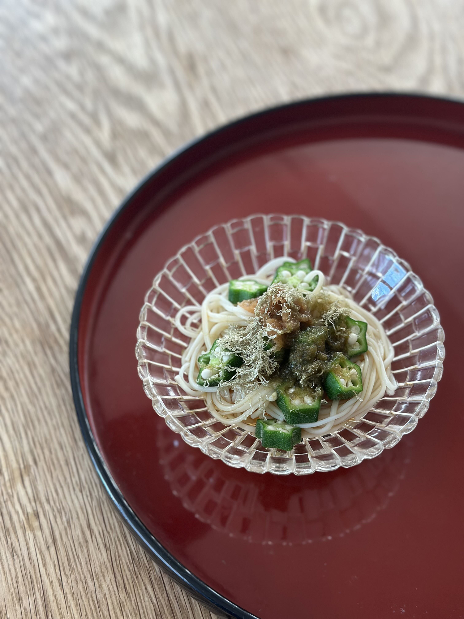オクラと梅干し,とろろ昆布の前菜おそうめん