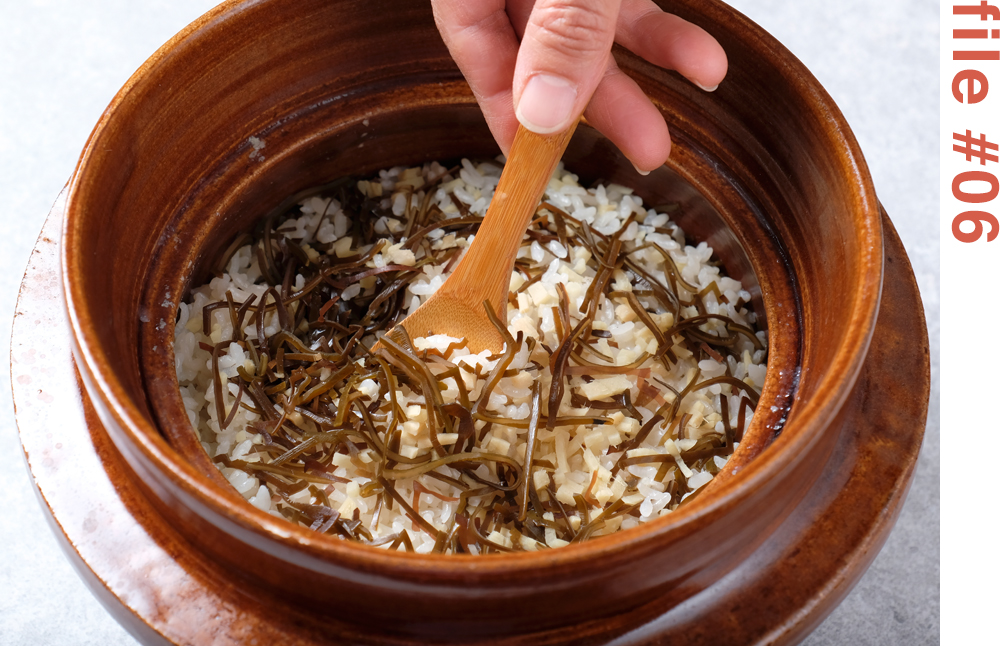 しょうがと塩昆布の炊き込みごはん